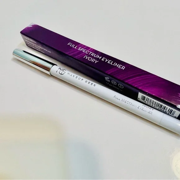 Eyeshadow and face Makeup bundle by makeup geek - Picture 4 of 9